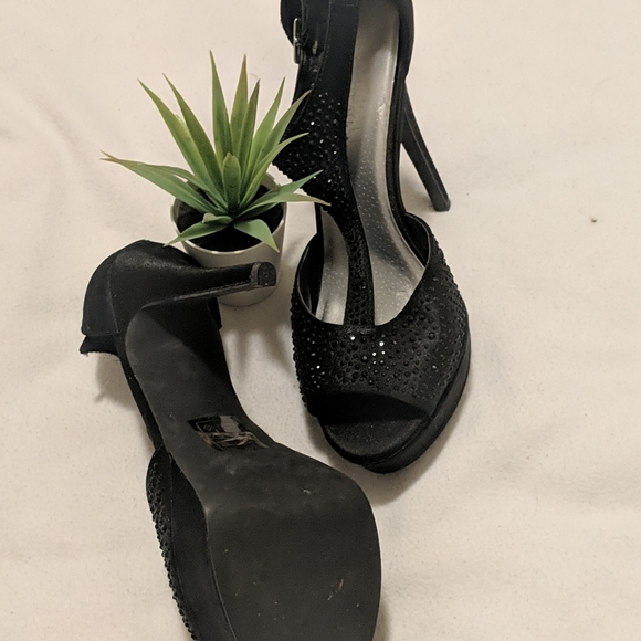 High heels - Picture 2 of 3